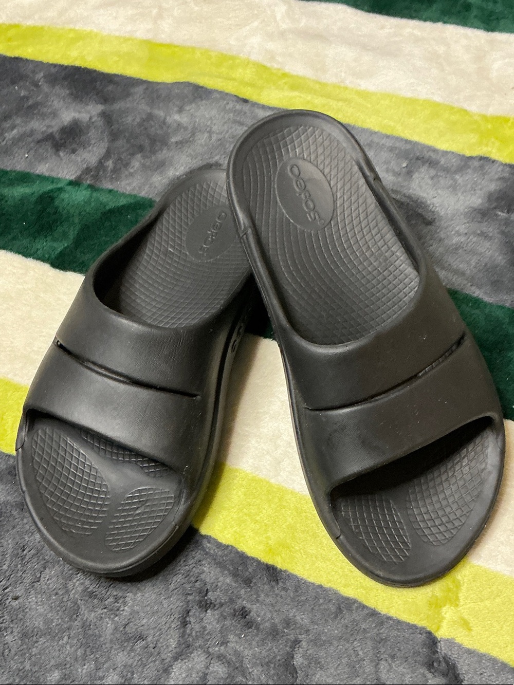 Women’s OOFOS OOahh Unisex Recovery Slid Sandles Size 9